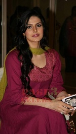 Zarine khan2